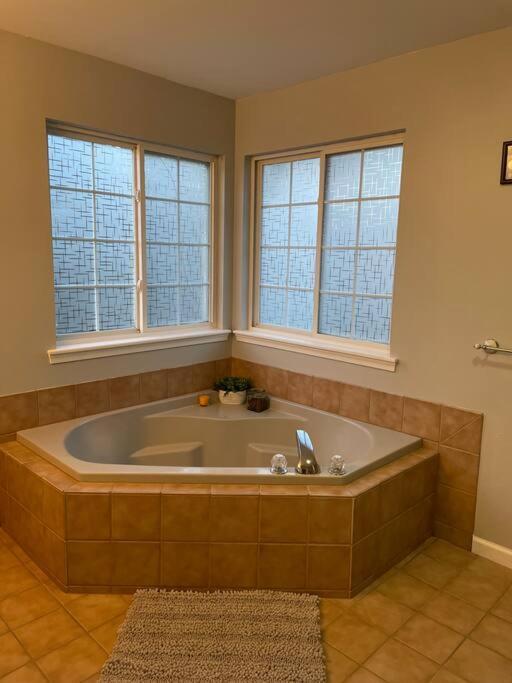 Quiet Private House W Hot Tub/Fire Pit/Games Villa Blakeslee Екстериор снимка